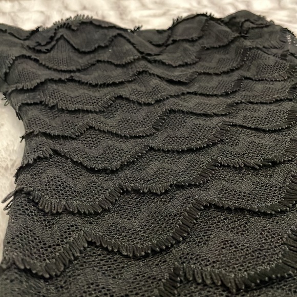 Elegant Guess Strapless Scalloped Lace Mini Dress - BUNDLE ONLY - Picture 2 of 8